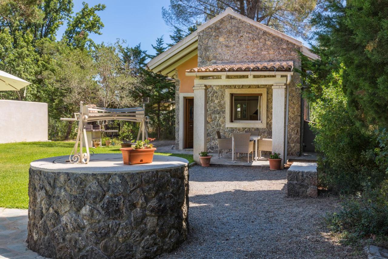 Petrinos Cottage Dafnila Bagian luar foto