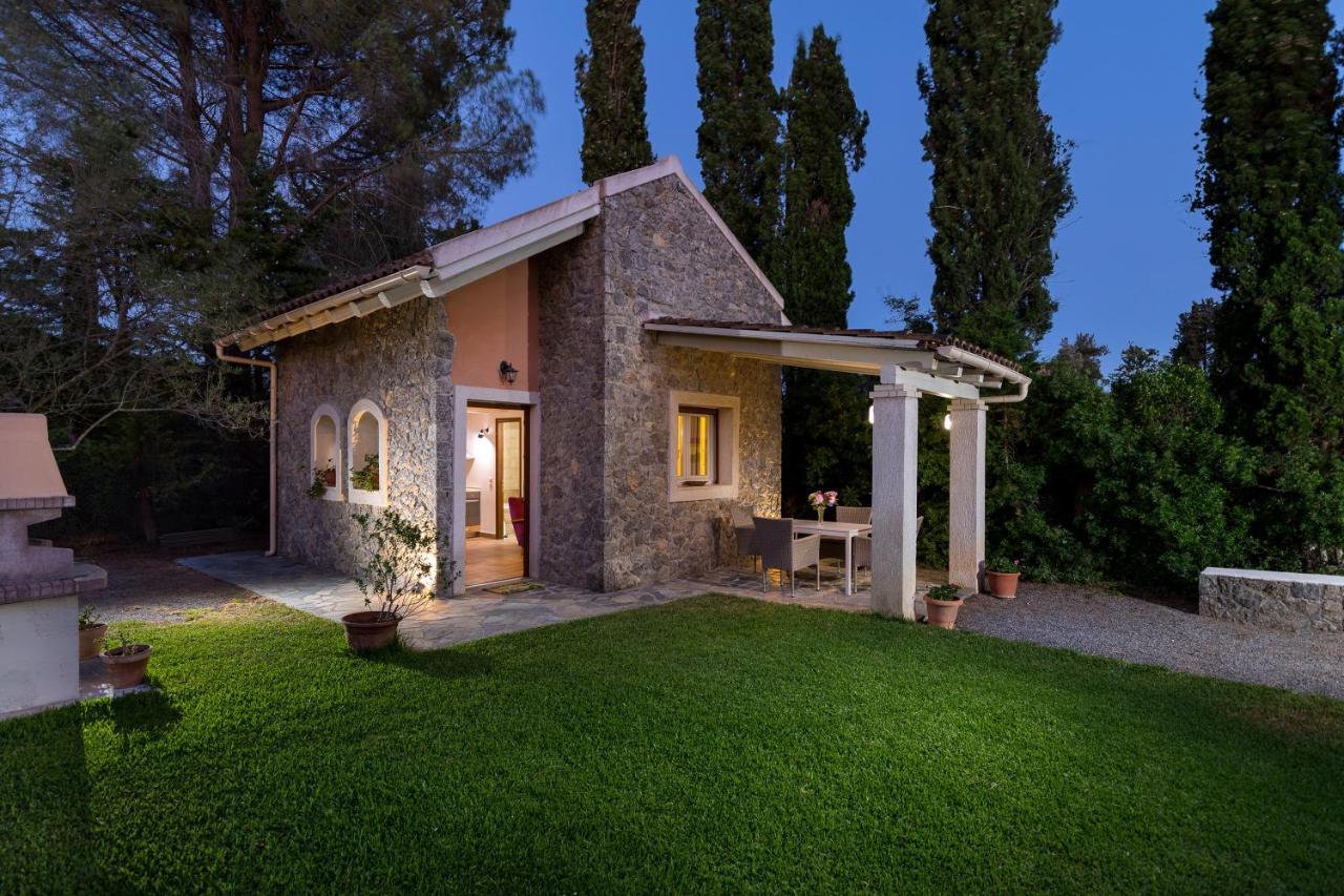 Petrinos Cottage Dafnila Bagian luar foto
